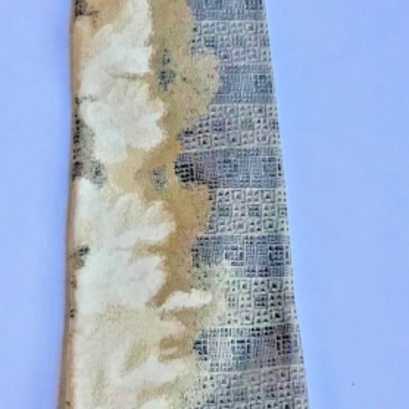 Valentino beige colours, nice pattern Silk tie Made in Italy 🇮🇹 NWOT - Picture 3 of 4